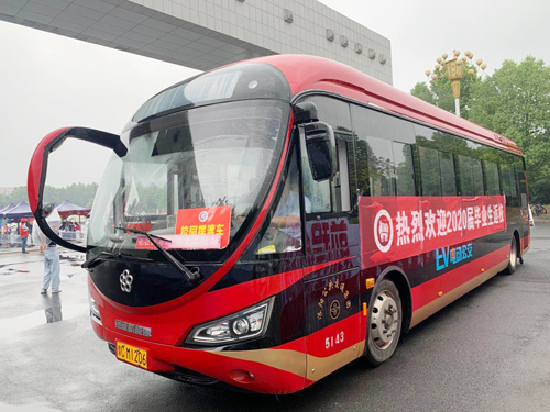 獨家！洛陽(yáng)一高校畢業(yè)生返?？擅赓M乘公交直達宿舍