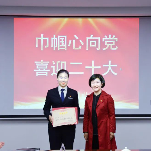 市婦聯(lián)、市總工會(huì )領(lǐng)導來(lái)集團授牌公交巾幗事業(yè)再迎盛事