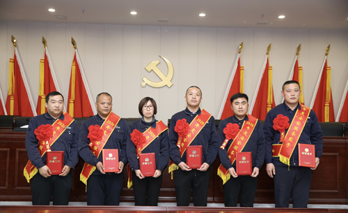 0203 安全服務(wù)能手從左至右依次為 黨萬(wàn)超、朱學(xué)民、任興芳、王琳汝、周冬偉、王須波.jpg