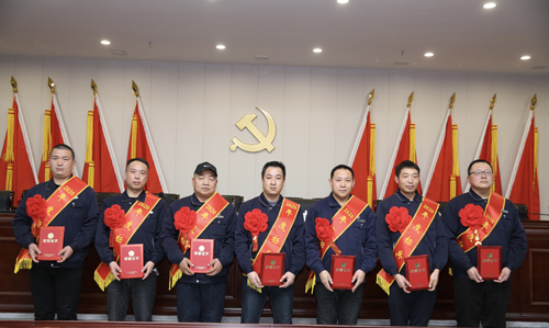 0202  標兵從左至右依次為 苗田、尤建鵬、劉德斌、褚聰偉、王占峰、解偉強、馬群藝.jpg